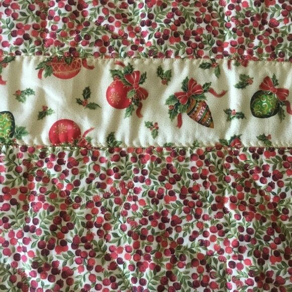 NWT Hand Crafted Quilted Holiday Runner - Picture 4 of 9